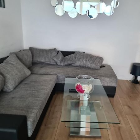 Sehr Schoene Drei Zimmer Deluex Wohnung In Sindelfingen Exterior photo
