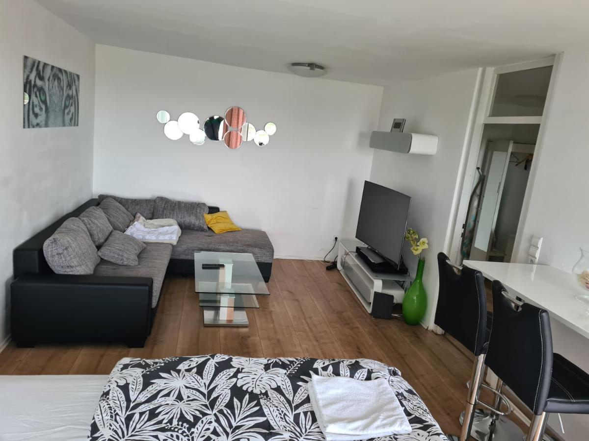 Sehr Schoene Drei Zimmer Deluex Wohnung In Sindelfingen Exterior photo