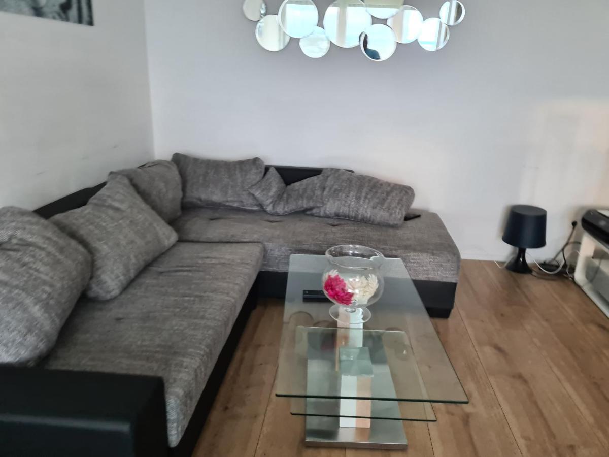 Sehr Schoene Drei Zimmer Deluex Wohnung In Sindelfingen Exterior photo